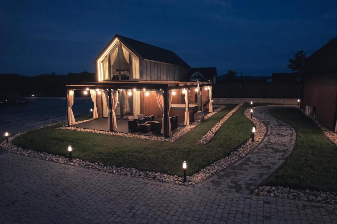 Village Resort Sauna & Jacuzzi & Netflix Tworkowa Eksteriør bilde